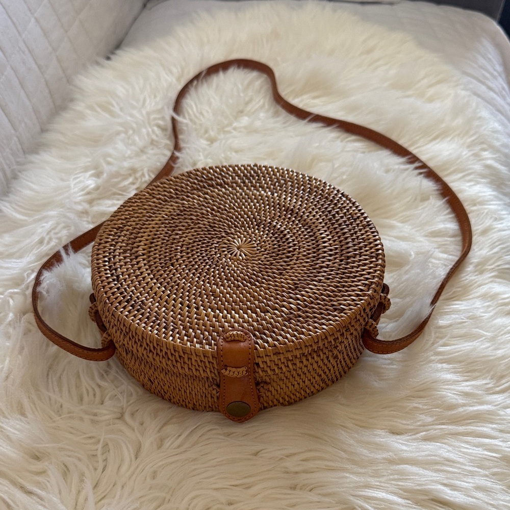 Elegant Tan Woven Crossbody Bag